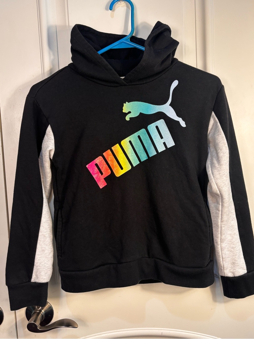 PUMA Unisex Kids Pullover Hoodie Size M 8-10 Black Gray Colorblock Fleece Logo